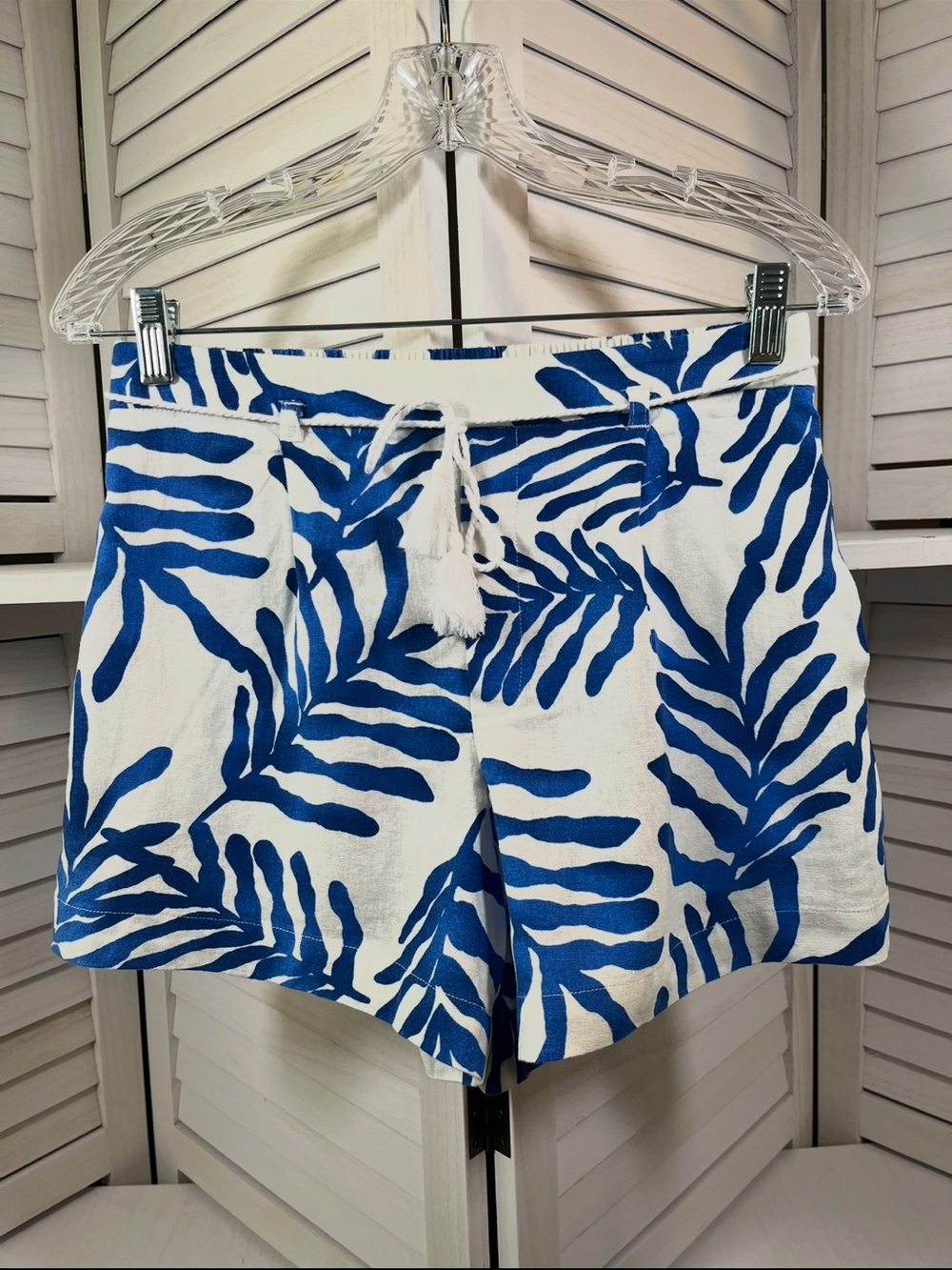 White & Blue Tropical Leaf Women’s Drawstring Athletic Shorts
